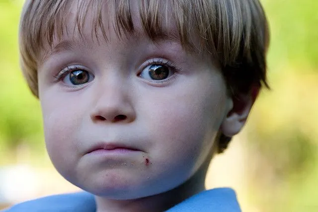 Caritas de niños tristes - Imagui