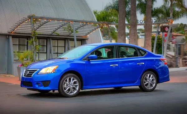 Nissan Sentra SR 2013 Un japonés vestido de Woody Allen. | El Blog ...