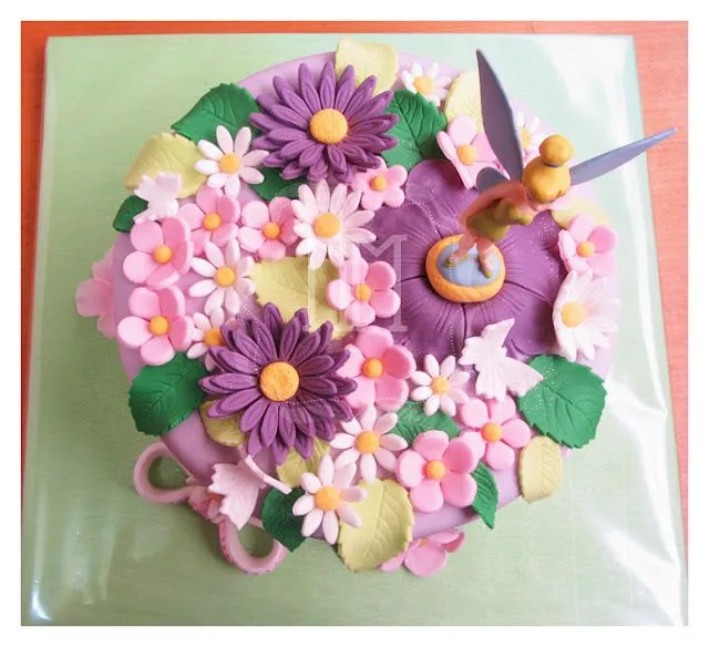N.M. Galletas Artesanas: Tarta fondant "Campanilla" N.M. Galletas Artesanas: Tarta fondant "Campanilla"