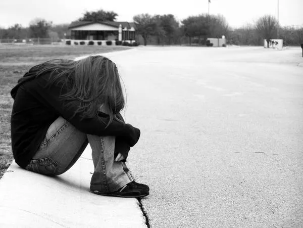 Chica triste llorando - Imagui