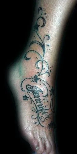 Feet with Tattoos: Tatuaje nombre y estrellas Pupa tattoo Granada