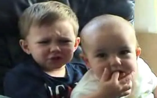 ... NOTÍCIAS - Veja seleção de vídeos de bebês fofinhos e engraçados ... NOTÍCIAS - Veja seleção de vídeos de bebês fofinhos e engraçados