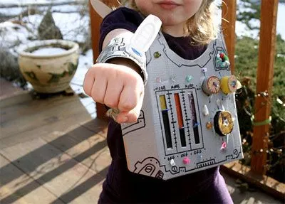 NOTICIASNEWS: Halloween: Disfraz casero de robot NOTICIASNEWS: Halloween: Disfraz casero de robot