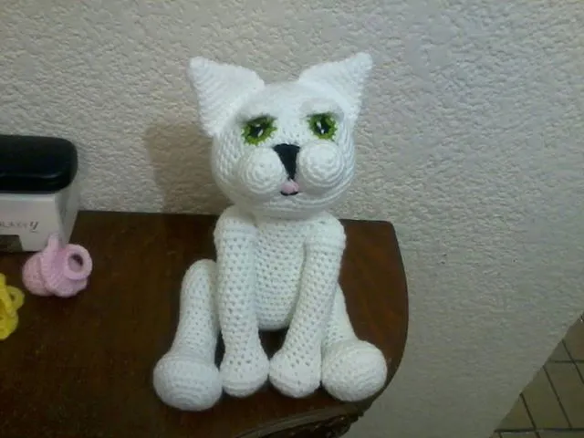 NOVEDADES JENPOALI: PATRON DE GATO CON OJOS TIERNOS AMIGURUMI