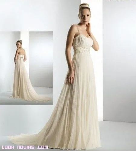 Novias a la moda con vestidos plisados