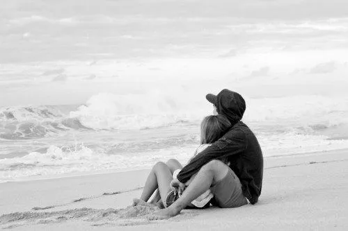 Novios enamorados abrazados - Imagui