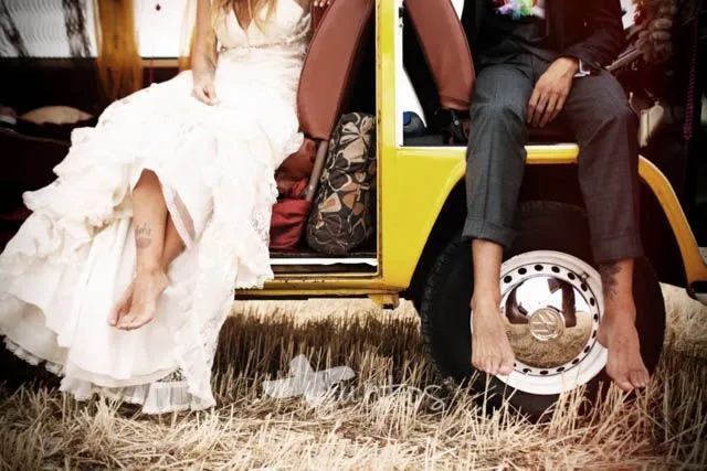 Novios hippies, tattoo, boda, furgoneta, foto chula boda, novios ... Novios hippies, tattoo, boda, furgoneta, foto chula boda, novios ...