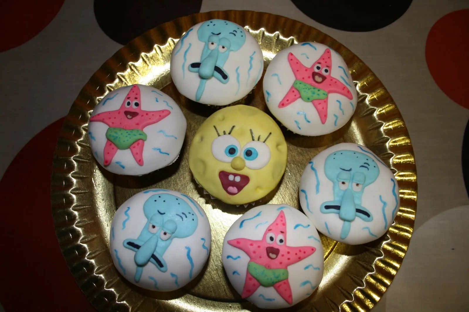 NUBES CON SABOR A FONDANT: Tarta bob esponja NUBES CON SABOR A FONDANT: Tarta bob esponja