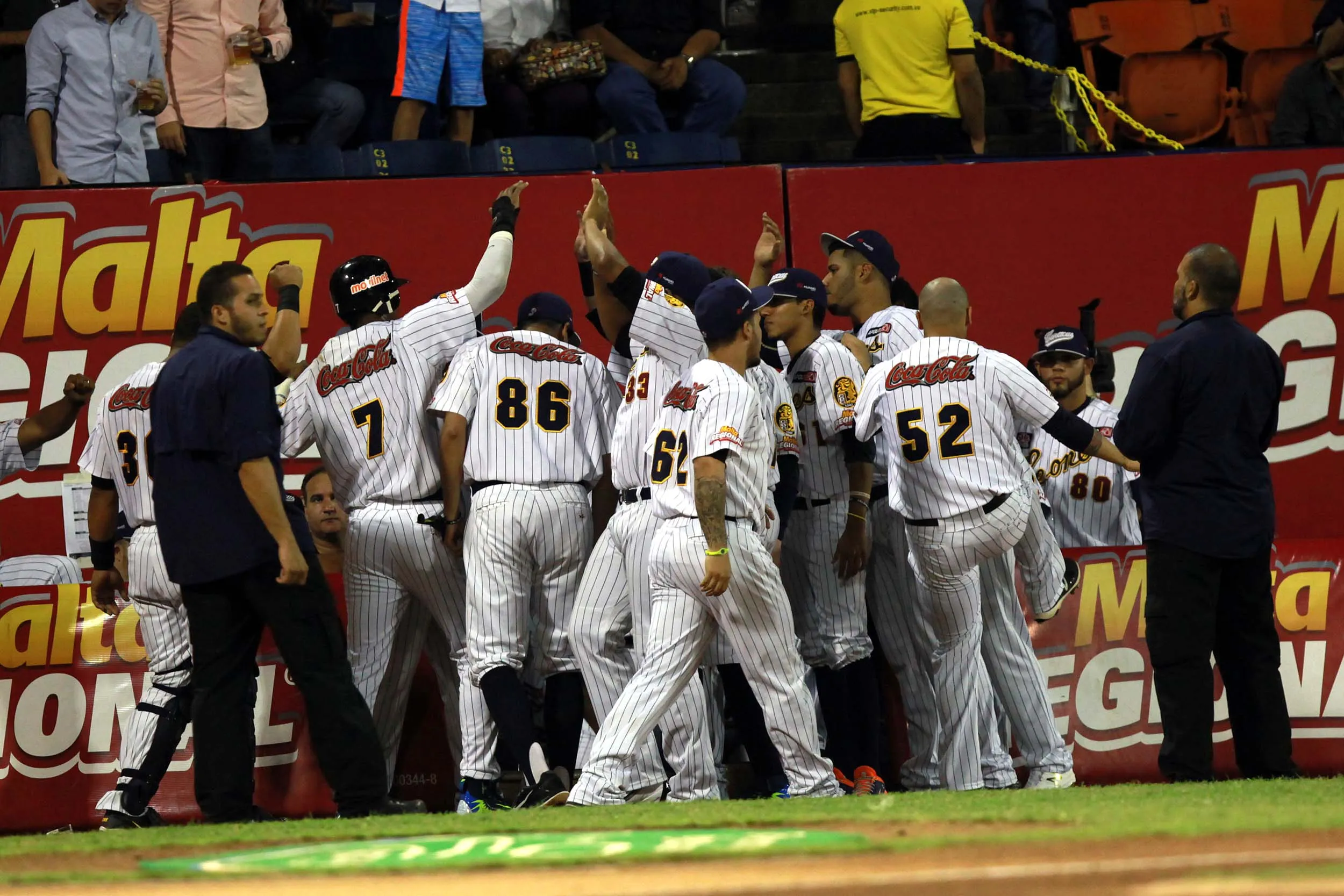 Nueve arepas para el Magallanes... cortesía de los Leones del Caracas -  LaPatilla.com