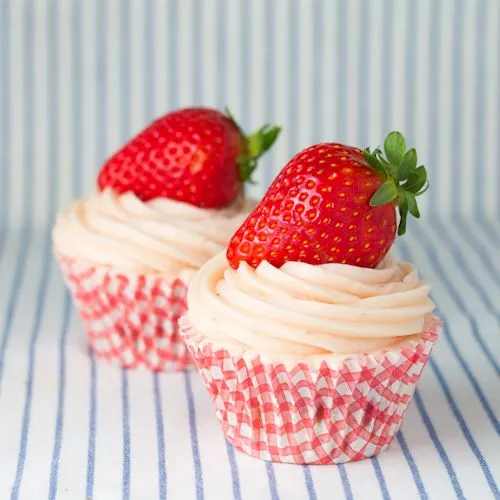 Objetivo: Cupcake Perfecto.: Cupcakes de Fresas. ¿Fresas? Síiiii ...