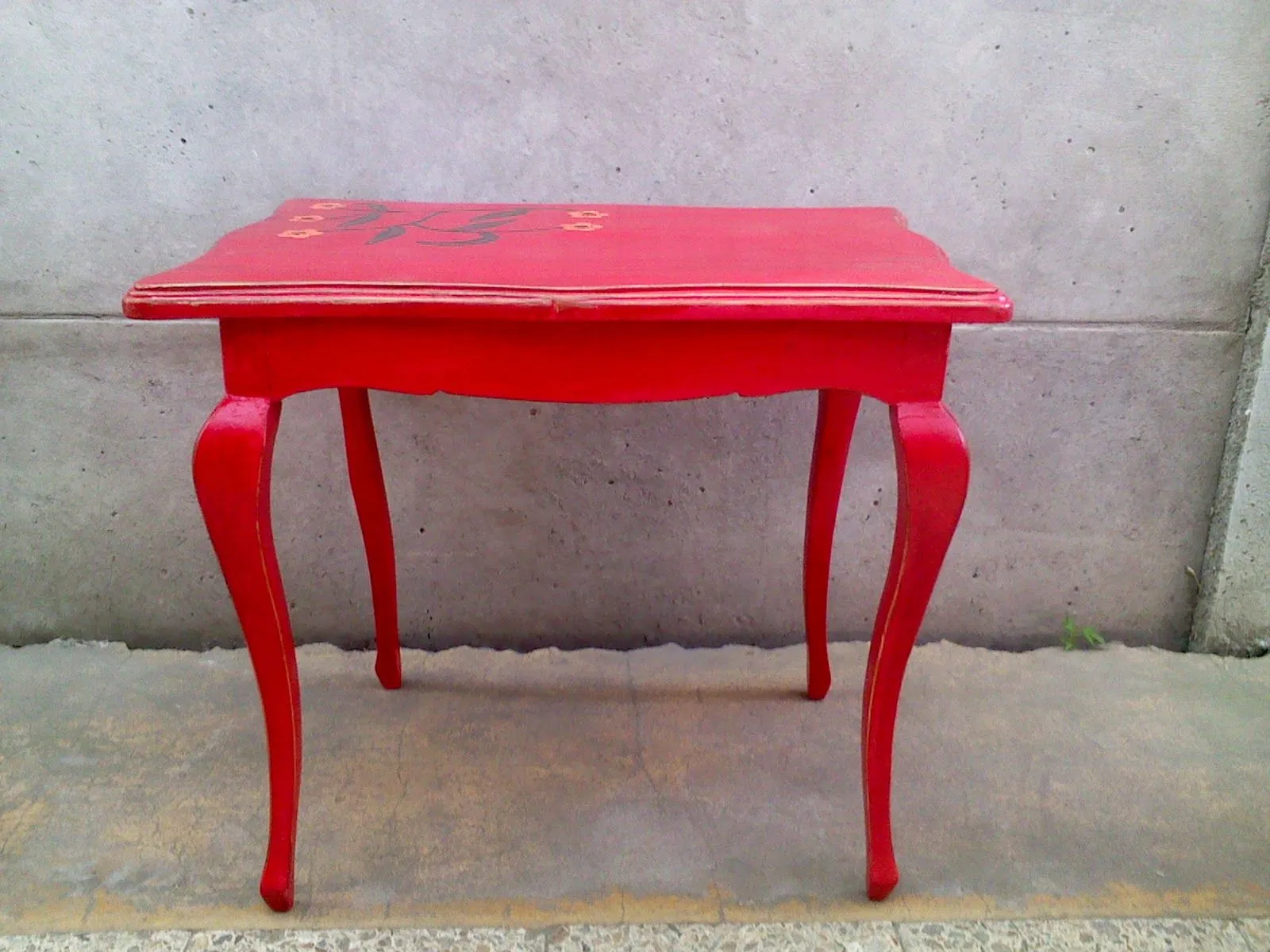 OBJETOS CON HISTORIA: MESA CENTRO ESTILO NORMANDO COLOR ROJO OBJETOS CON HISTORIA: MESA CENTRO ESTILO NORMANDO COLOR ROJO