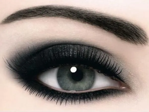 El truco del día: aplicar el eyeliner - Canal Chic El truco del día: aplicar el eyeliner - Canal Chic