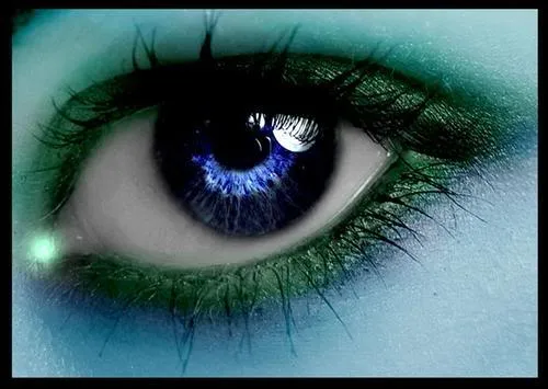 Ojos Verdes Azulados Llorando