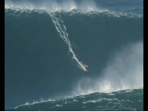 Olas gigantes de 24 metros - YouTube