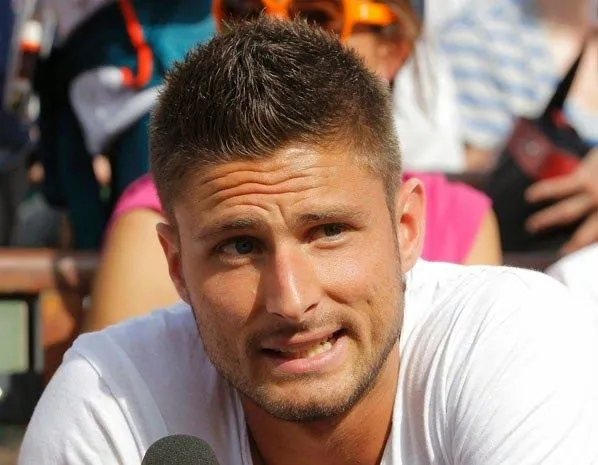 Oliver Giroud estilo y corte de pelo - Tendencia GQ