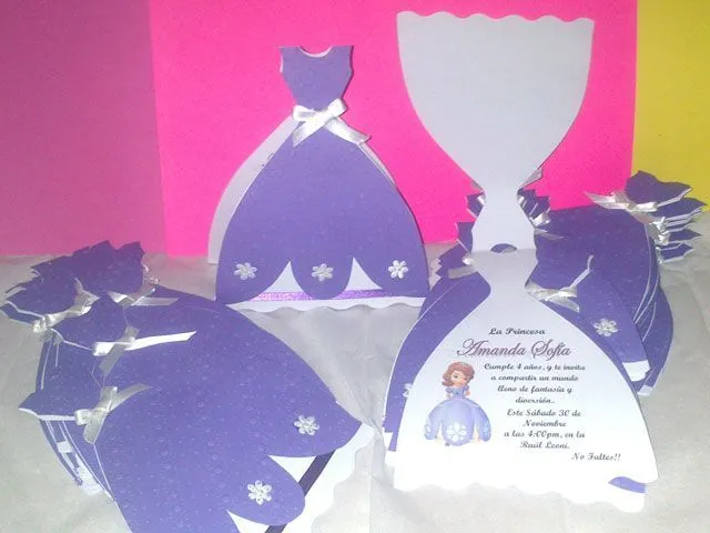 Invitacion en forma de vestido ideal para el cumpleaños de las ... Invitacion en forma de vestido ideal para el cumpleaños de las ...