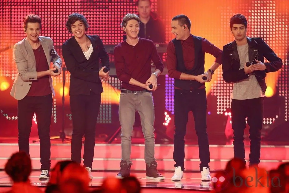 One Direction haciendo una coreografía divertida en los Premios ...