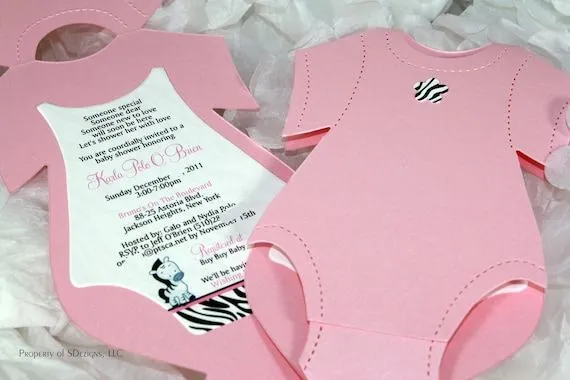 Onesie Baby Shower Invitation Baby Announcement Zebra por SDezigns Onesie Baby Shower Invitation Baby Announcement Zebra por SDezigns