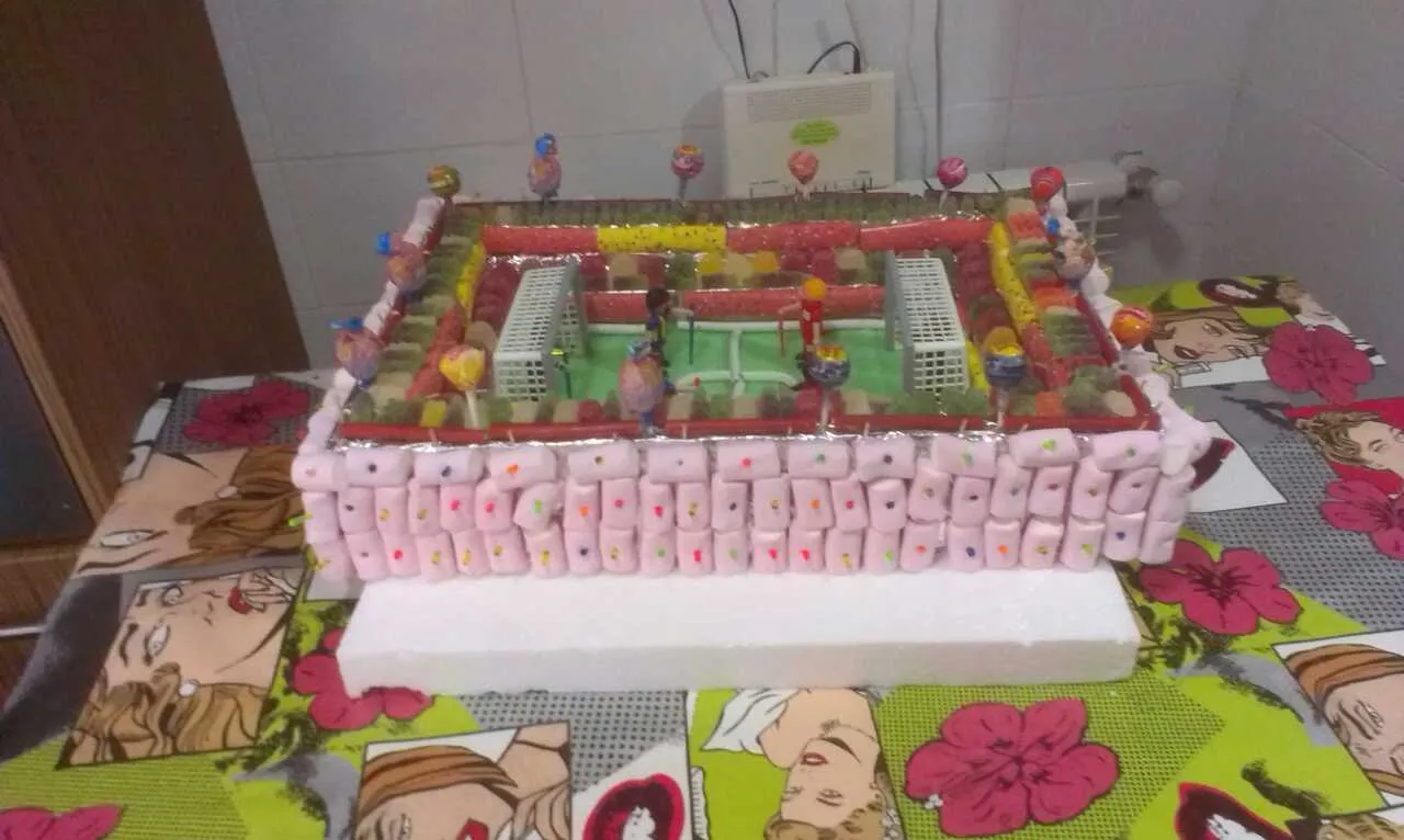 Operación Aprender: Tarta Campo de Futbol de Chucherias Operación Aprender: Tarta Campo de Futbol de Chucherias