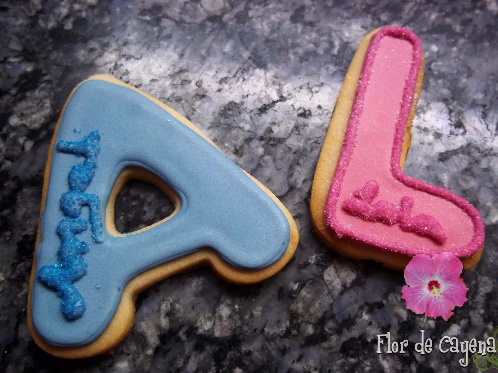 Opté entonces por unas galletas y así probaba los moldes de letras.