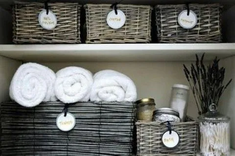 Organiza el baño con cestas