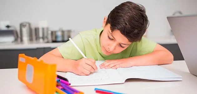 Cómo organizar la zona de estudio de los niños