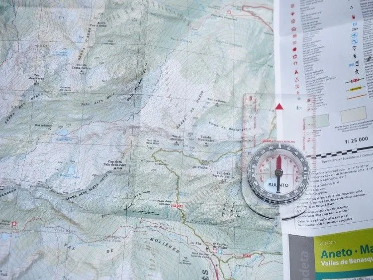 Cómo orientarse con mapa y brújula - Barrabes.com Cómo orientarse con mapa y brújula - Barrabes.com