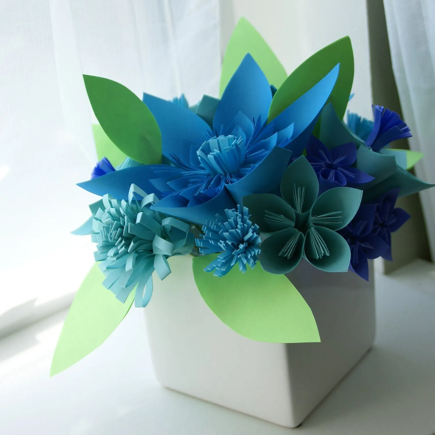 Origami Maniacs: The Wonderful World of Origami Flowers