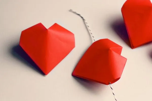 Origami: Tutorial de cómo hacer Corazones 3D de papel} | Schöne Frau Origami: Tutorial de cómo hacer Corazones 3D de papel} | Schöne Frau