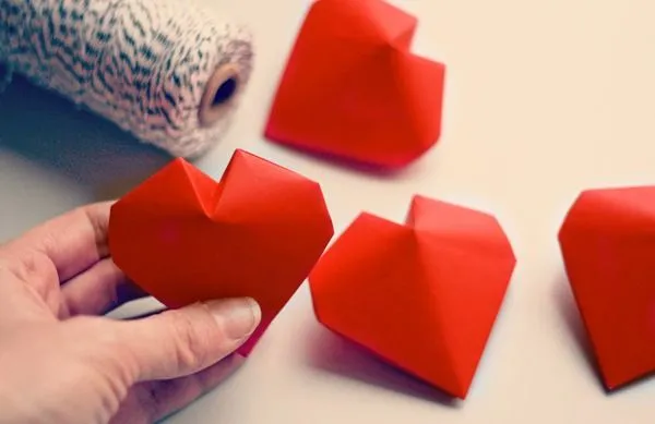 Origami: Tutorial de cómo hacer Corazones 3D de papel} | Schöne Frau Origami: Tutorial de cómo hacer Corazones 3D de papel} | Schöne Frau