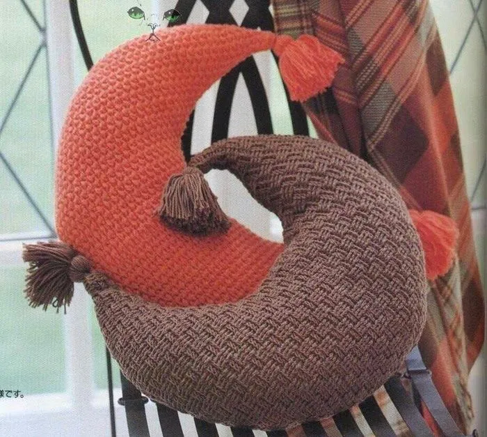 Original almohadón media luna | Crochet y Dos agujas Original almohadón media luna | Crochet y Dos agujas