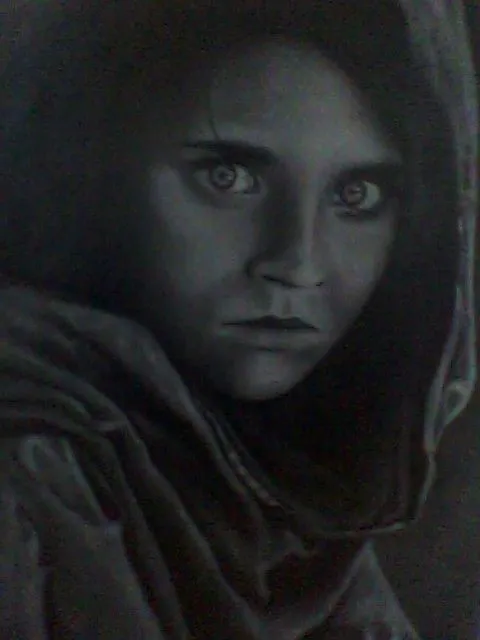 Esta es otra, la famosa niña de nat geo. Otro dibujo a lapiz. por ...