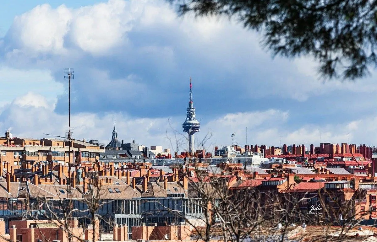 Paisaje urbano de Madrid con el Pirulí por Julio Millán de Castro |  Fotografía | Turismo de Observación