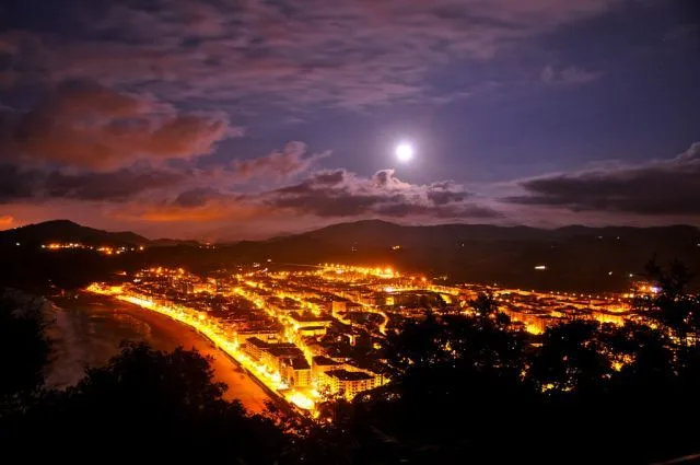 Paisaje de Zarautz con la Luna LLena | fotos de Paisajes Paisaje de Zarautz con la Luna LLena | fotos de Paisajes