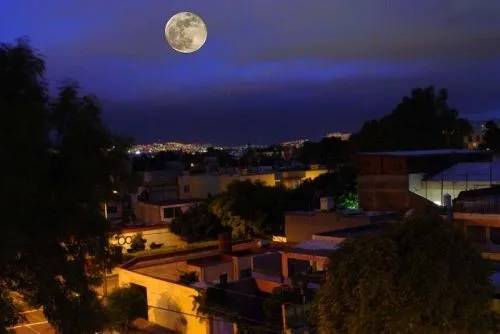 Imagen Paisaje nocturno con luna - grupos.emagister.com Imagen Paisaje nocturno con luna - grupos.emagister.com