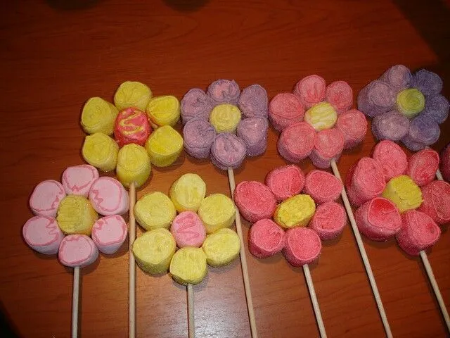 Paletas de bombones para decorar fiestas infantiles. Se unen con ... Paletas de bombones para decorar fiestas infantiles. Se unen con ...