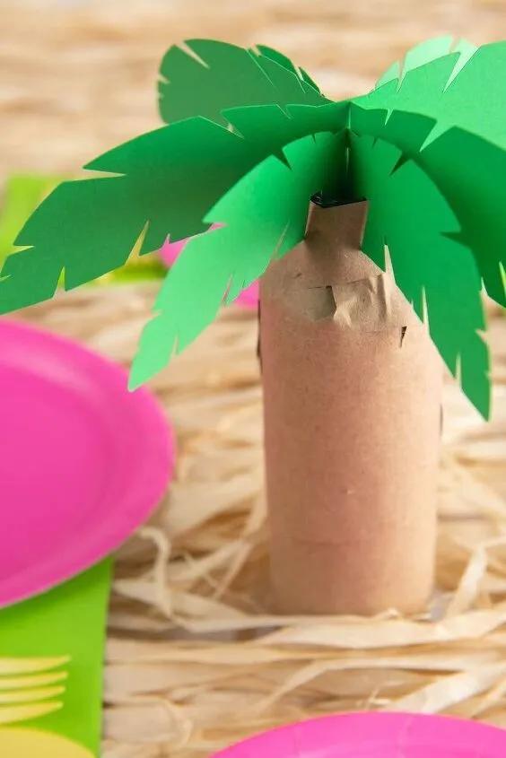 Palmeras de papel en 3D a partir de una botella de agua | Hometalk Palmeras de papel en 3D a partir de una botella de agua | Hometalk