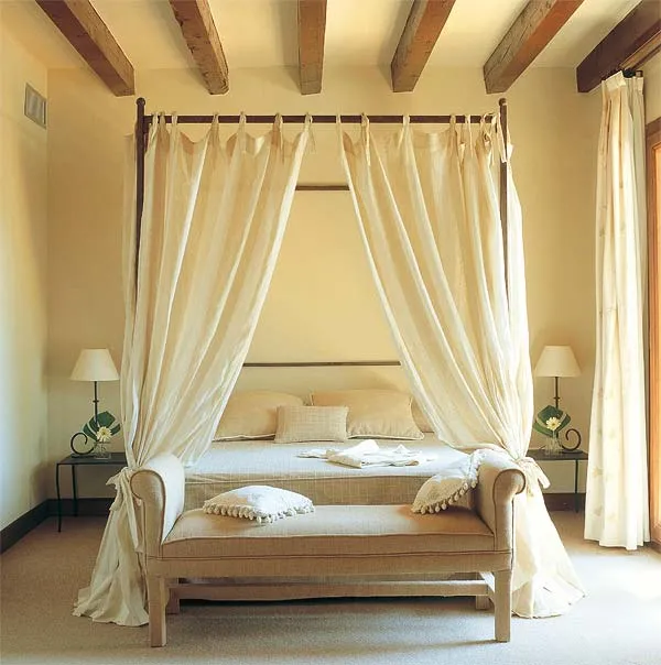 COSAS DE PALMICHULA: UN DOSEL EN LA CAMA, PARA VELAR TUS SUEÑOS