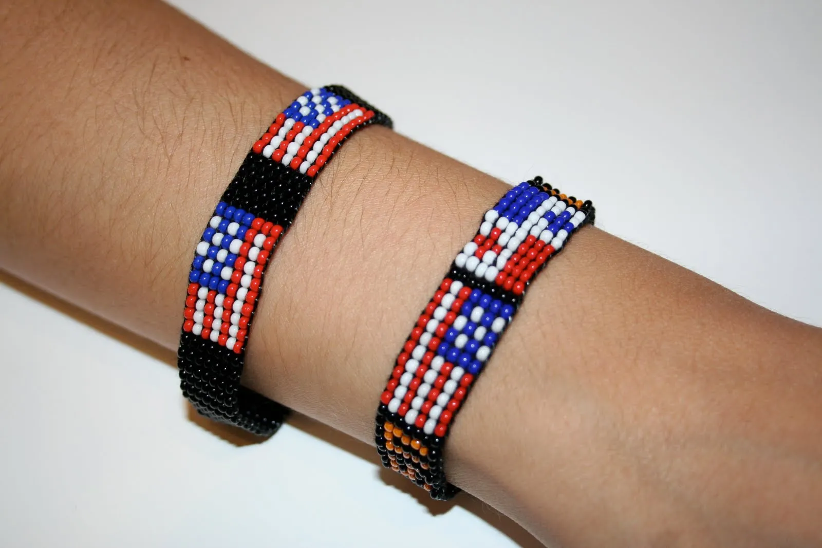 El Panartesano: Pulseras delgadas de chaquiras El Panartesano: Pulseras delgadas de chaquiras