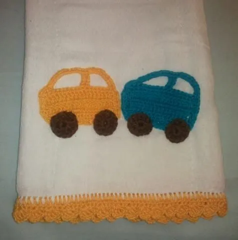 Pañito para bebe con puntillas y applique de carrito tejidos en ... Pañito para bebe con puntillas y applique de carrito tejidos en ...