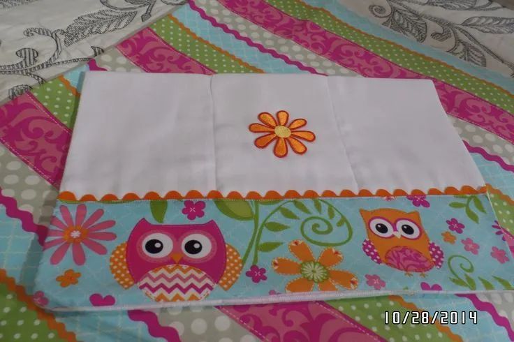 paño para bebe decorado en tela con motivos de la Torre Eiffel ... paño para bebe decorado en tela con motivos de la Torre Eiffel ...