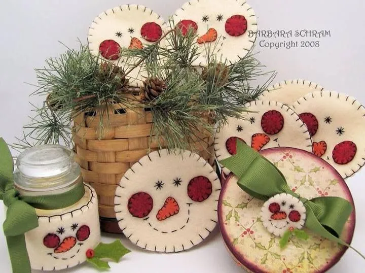 Paño lency on Pinterest | Noel, Puertas and Corona