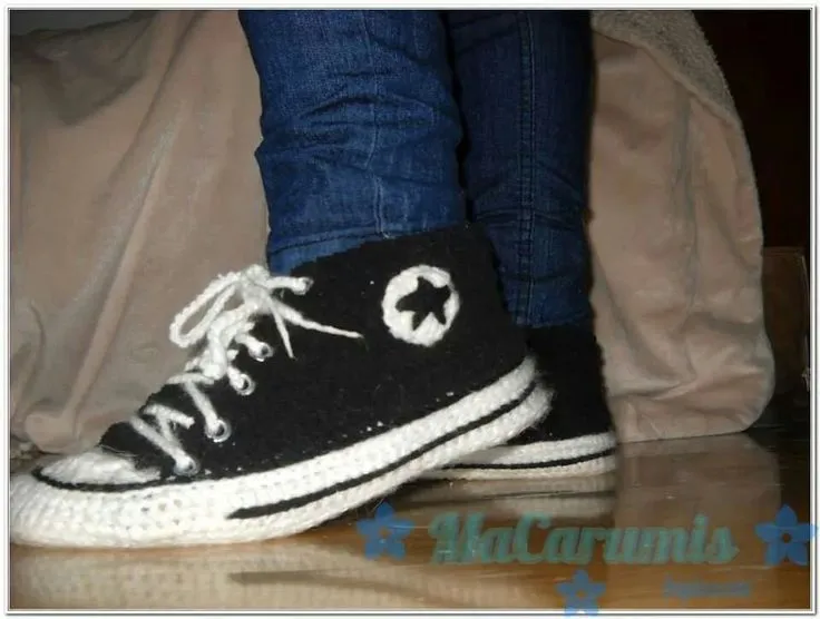 pantuflas/ botitas tipo converse All Star tejidas en crochet y ... pantuflas/ botitas tipo converse All Star tejidas en crochet y ...