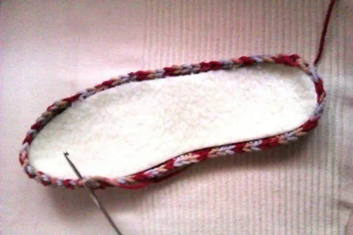 Cómo hacer unas pantuflas tejidas a mano | Pantuflas tejidas a ... Cómo hacer unas pantuflas tejidas a mano | Pantuflas tejidas a ...
