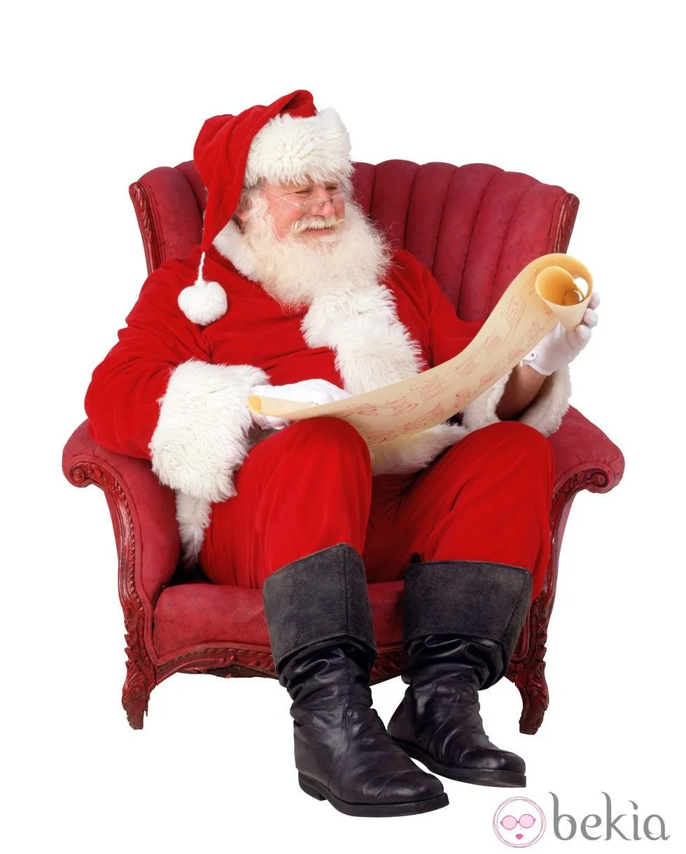 Papá Noel lee la carta de los regalos sentado en un sillón: Papá ... Papá Noel lee la carta de los regalos sentado en un sillón: Papá ...