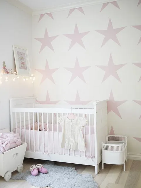 Papel de Estrellas rosas en el dormitorio de una nena : Baby-Deco