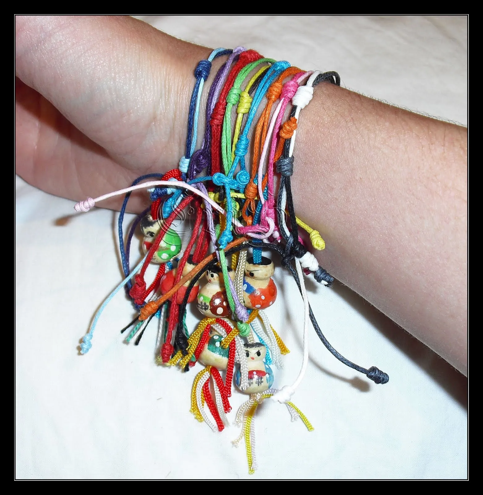 Paraguas Cerro Blanco: Pulseras de " Los Chinitos" Paraguas Cerro Blanco: Pulseras de " Los Chinitos"