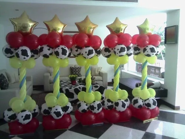 Parales tema la vaquera Jessi | decoracion con globos | Pinterest