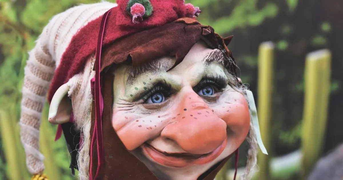 Paranormal: Historia de duendes: muñeco demoniaco aparece en el campo | La Mega Paranormal: Historia de duendes: muñeco demoniaco aparece en el campo | La Mega