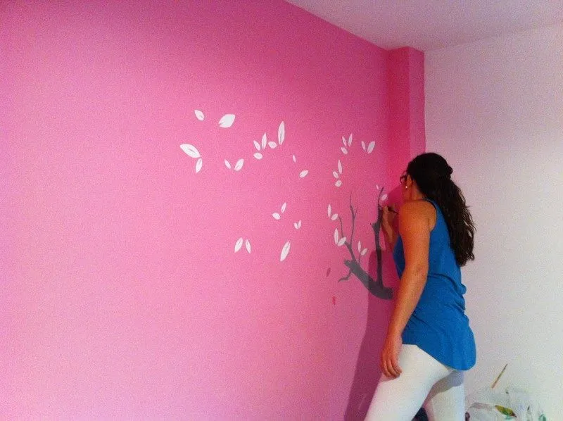 Pared de habitación con dibujo pintado-Estela y Papel Pared de habitación con dibujo pintado-Estela y Papel